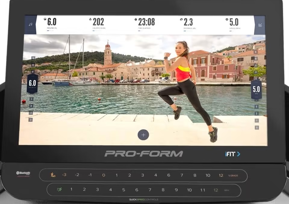 Concentrarea în timpul antrenamentelor fitness Concentrarea în timpul antrenamentelor fitness