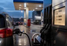 Motorina urcă spre 11 lei la OMV și Petrom, în ciuda reducerii accizei